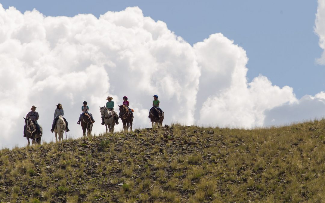Getting to Dubois, Wyoming and the Lazy L&B Ranch: Airport & Travel Guide
